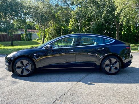 Used 2018 Tesla Model 3 Mid Range image 3