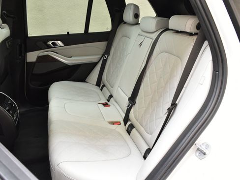 Used 2023 BMW X5 xDrive40i w/ Executive Package AWD/4WD image 16