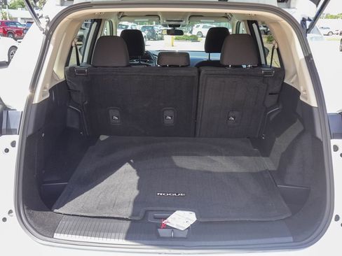 Used 2025 Nissan Rogue S FWD image 25