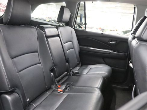 Used 2018 Honda Pilot Touring image 17