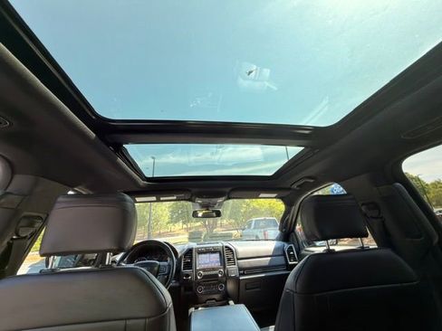 Used 2018 Ford Expedition Limited w/ Equipment Group 301A AWD/4WD image 7