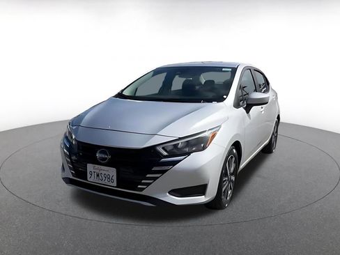 Used 2025 Nissan Versa SV FWD image 7