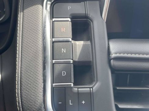 Used 2024 Chevrolet Suburban Premier RWD image 21