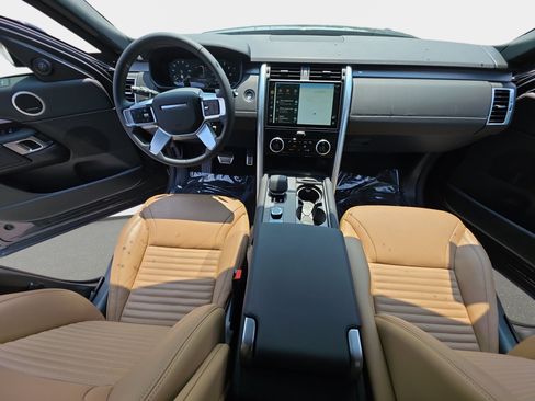 Certified 2025 Land Rover Discovery Dynamic SE AWD/4WD image 9