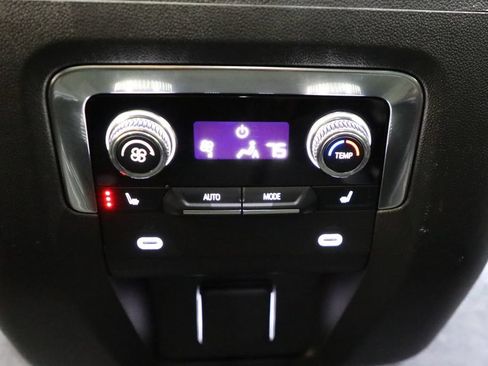 Used 2022 GMC Yukon Denali w/ Advanced Technology Package AWD/4WD image 7