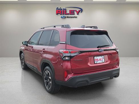 Certified 2025 Subaru Forester Premium image 3