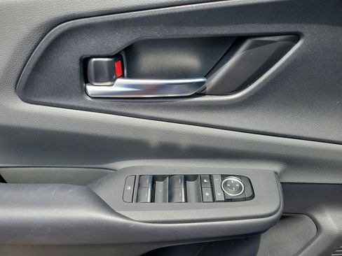 Used 2024 Toyota Prius XLE FWD image 7