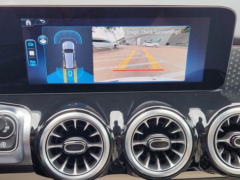 Used 2025 Mercedes-Benz GLB 250 image 11