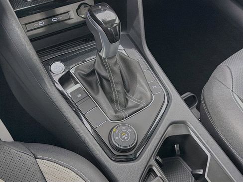 Used 2025 Volkswagen Taos SEL image 18