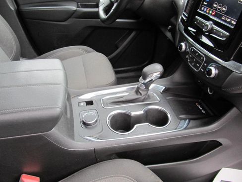 Used 2023 Chevrolet Traverse LT image 40