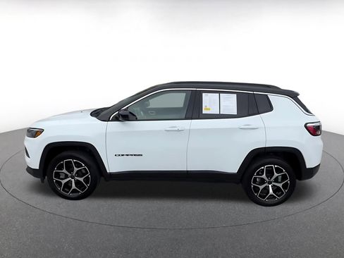 Used 2025 Jeep Compass Limited image 10
