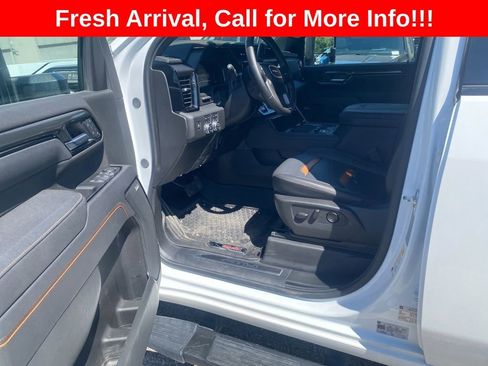 Used 2025 GMC Sierra 2500 AT4 w/ Technology Package AWD/4WD image 10