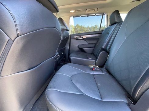 Used 2024 Toyota Highlander Platinum image 30