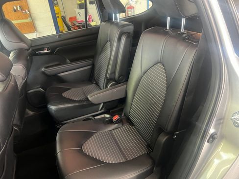 Used 2025 Toyota Highlander XSE image 39