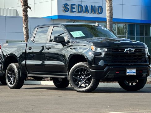 Used 2024 Chevrolet Silverado 1500 LT Trail Boss w/ Convenience Package II image 2