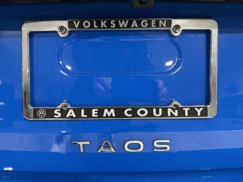 Certified 2025 Volkswagen Taos SE image 11