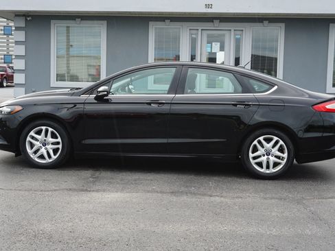 Used 2016 Ford Fusion SE FWD image 8