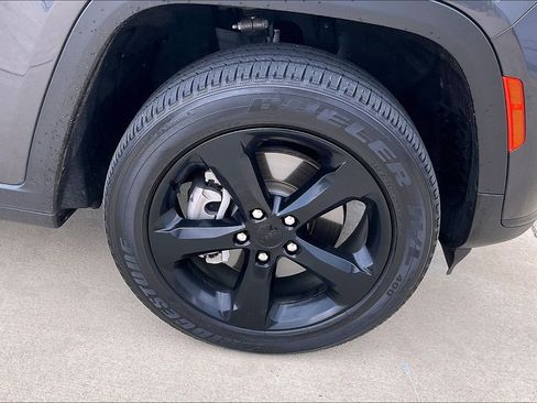 Used 2023 Jeep Grand Cherokee L Laredo image 8