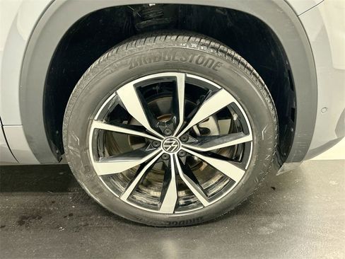 Used 2024 Volkswagen Atlas Cross Sport SEL Premium R-Line image 12