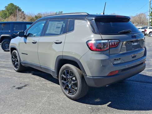 Used 2024 Jeep Compass Latitude w/ Convenience Group image 4