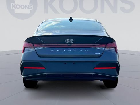 New 2025 Hyundai Elantra SEL image 8