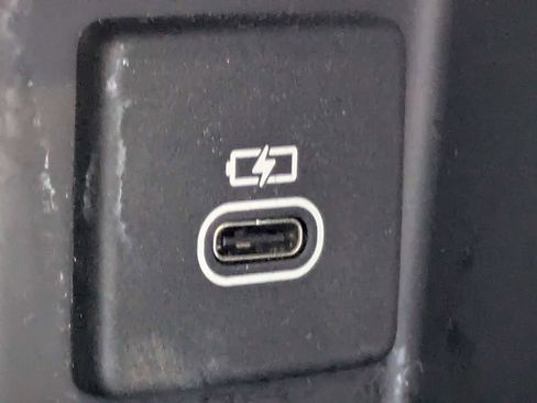 Used 2024 Land Rover Discovery Dynamic SE AWD/4WD image 25