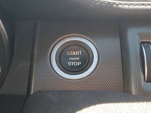 Used 2019 Land Rover Range Rover Evoque SE image 28