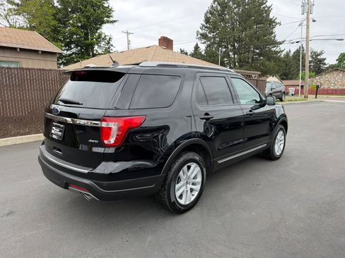 Used 2018 Ford Explorer XLT w/ Equipment Group 202A AWD/4WD image 4