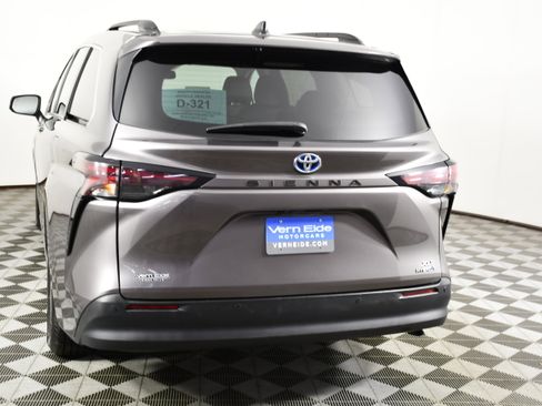 Used 2024 Toyota Sienna XLE image 7