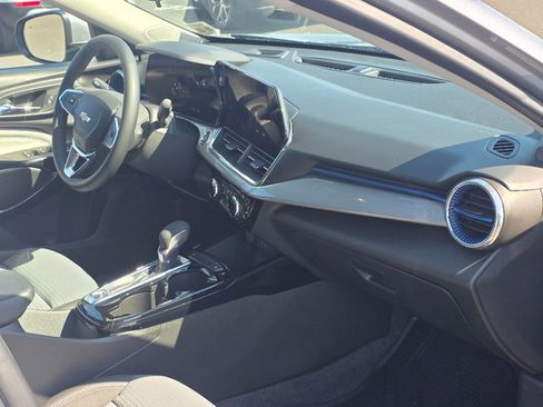 Certified 2025 Chevrolet Trax LT w/ Driver Confidence Package image 20