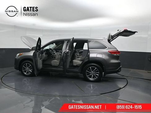 Used 2018 Toyota Highlander XLE AWD/4WD image 63