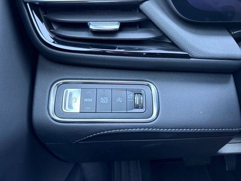 Used 2025 Buick Enclave Preferred FWD image 28