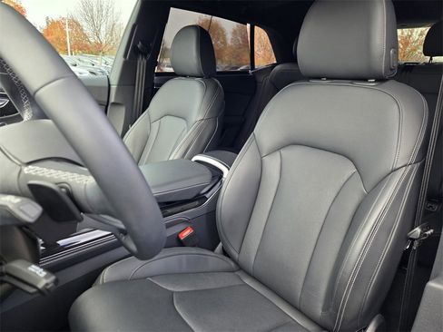 Certified 2024 Audi Q8 Prestige image 20