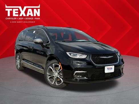 New 2026 Chrysler Pacifica Pinnacle w/ Trailer Tow Group image 1