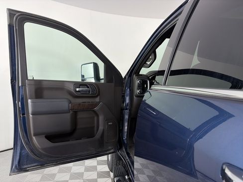 Used 2020 GMC Sierra 3500 Denali w/ Denali Ultimate Package image 10