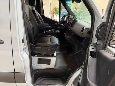 Used 2022 Mercedes-Benz Sprinter 2500 image 32