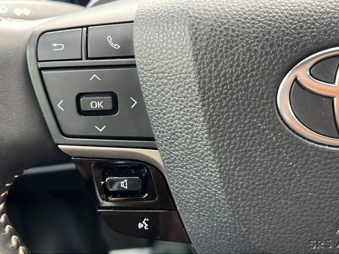Used 2025 Toyota Camry SE FWD image 19