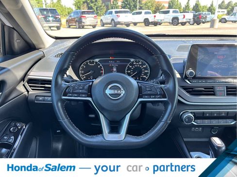 Used 2024 Nissan Altima 2.5 SR FWD image 15