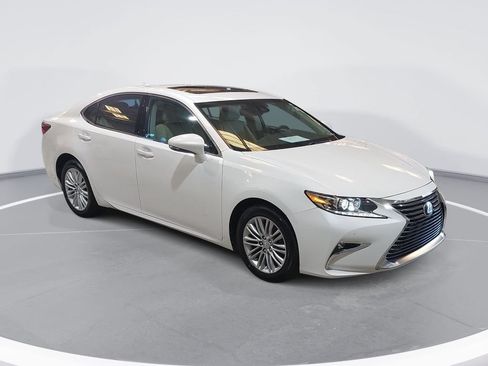 Used 2016 Lexus ES 350 w/ Premium Package w/Wood Trim FWD image 3