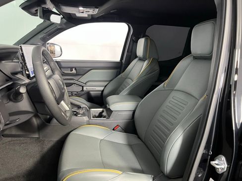 Used 2024 Toyota Tacoma Trailhunter image 21