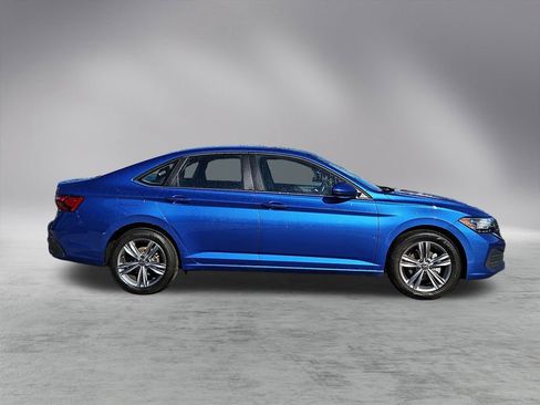 Used 2024 Volkswagen Jetta SE image 8