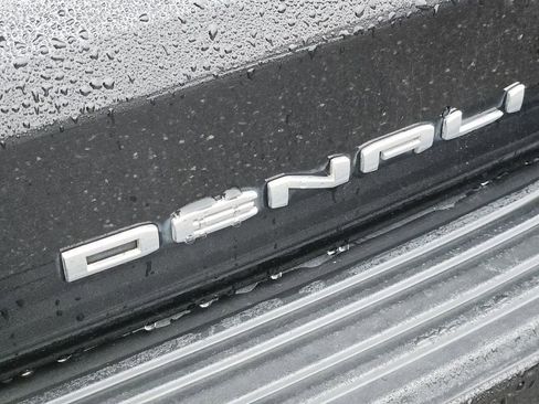 Used 2023 GMC Yukon Denali image 6