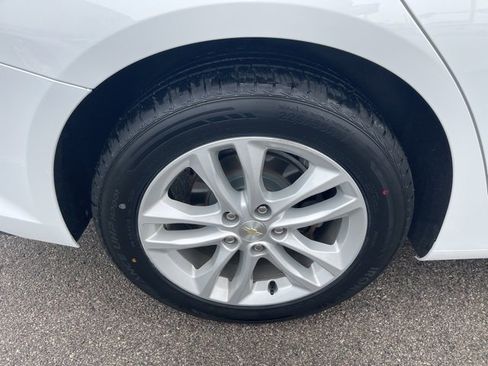 Used 2017 Chevrolet Malibu LT w/ Driver Confidence Package image 29