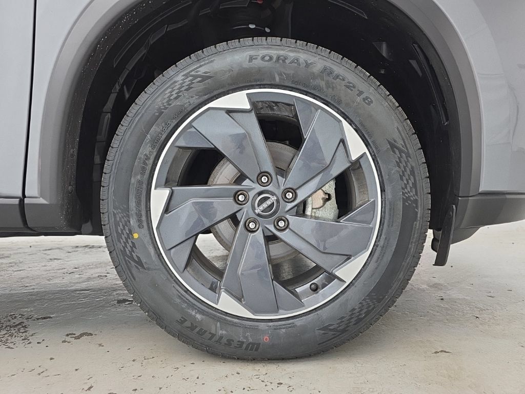 Used 2024 Nissan Rogue SV AWD/4WD image 18