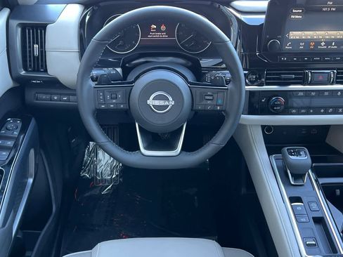 New 2025 Nissan Pathfinder SL image 16