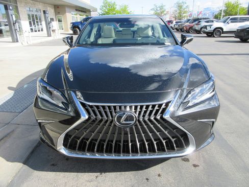 Used 2025 Lexus ES 300h w/ Accessory Package (Z2) image 14