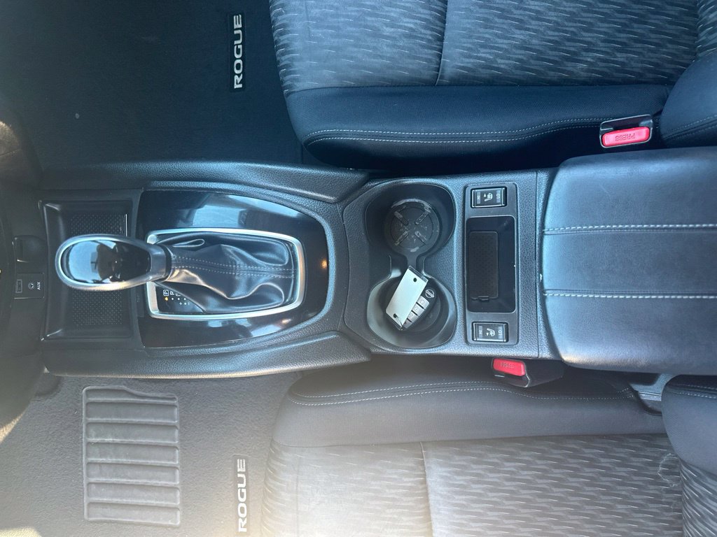 Used 2017 Nissan Rogue SV AWD/4WD image 34