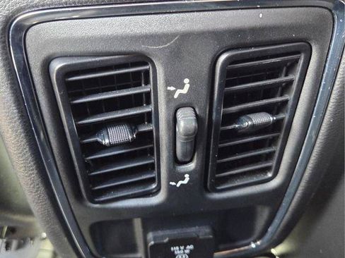 Used 2021 Jeep Grand Cherokee Laredo X RWD image 13