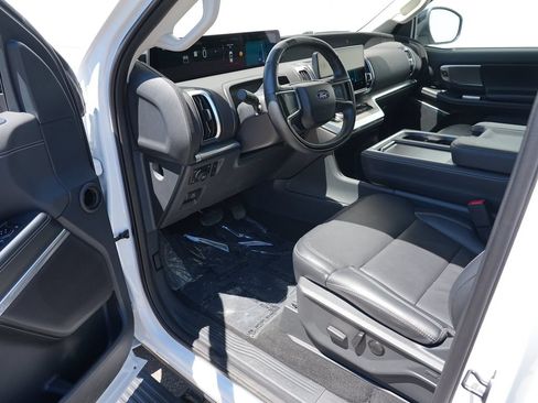 Used 2025 Ford Expedition Platinum AWD/4WD image 13