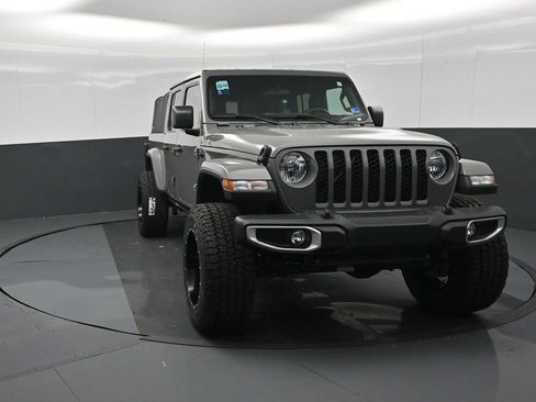 Used 2021 Jeep Gladiator Sport AWD/4WD image 3